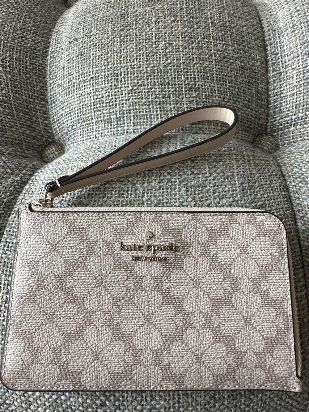 Kate Spade Signature Spade Flower Coated-Canvas L-Zip Wristlet Beige/Taupe EUC